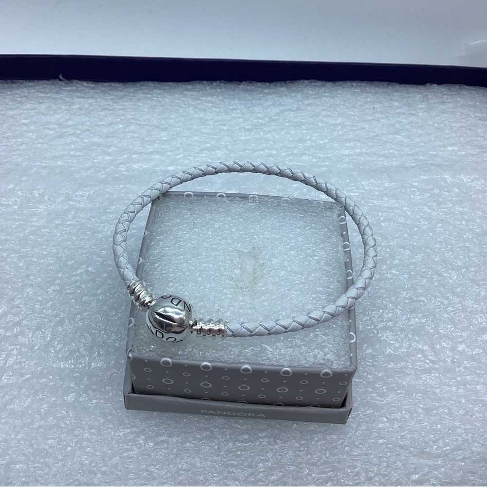 Pandora,” 20CM/7.87” Single White Pearl Braided Leather Round Clasp
